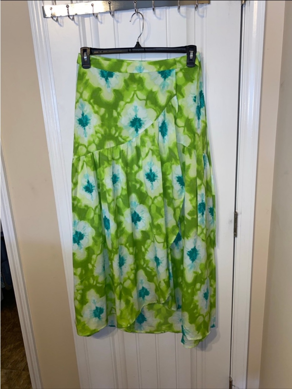 Versona Green Tie-Dye Midi Skirt with Teal Accents